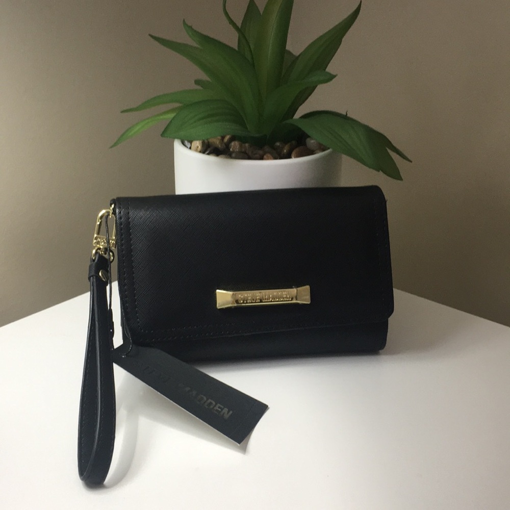 Steve Madden wristlet